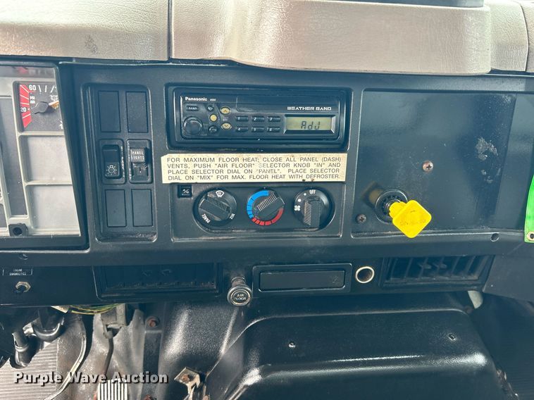 image for item KH9633 2001 International 4700  box truck