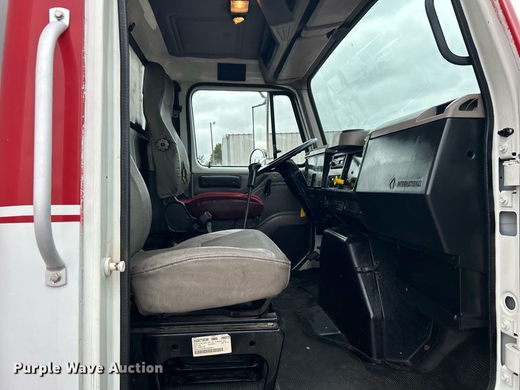 image for item KH9633 2001 International 4700  box truck