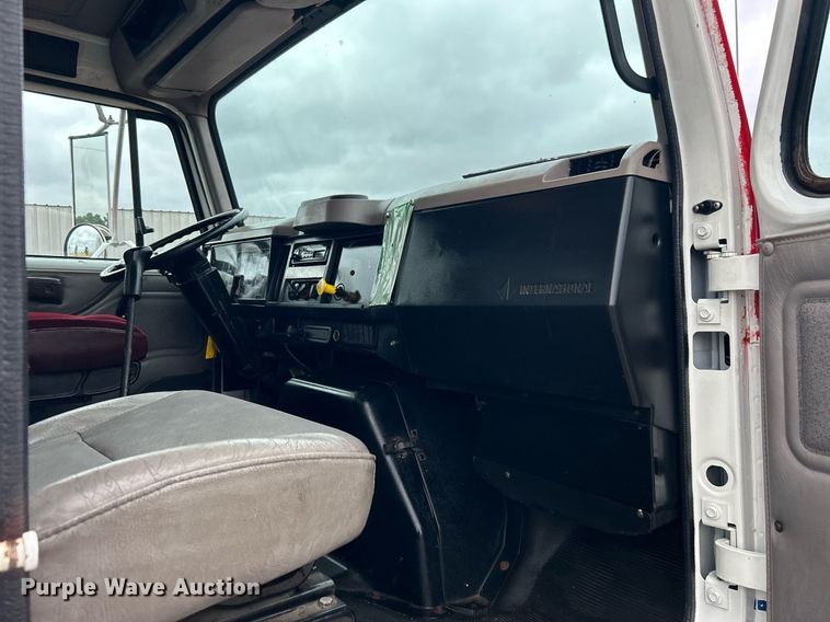 image for item KH9633 2001 International 4700  box truck