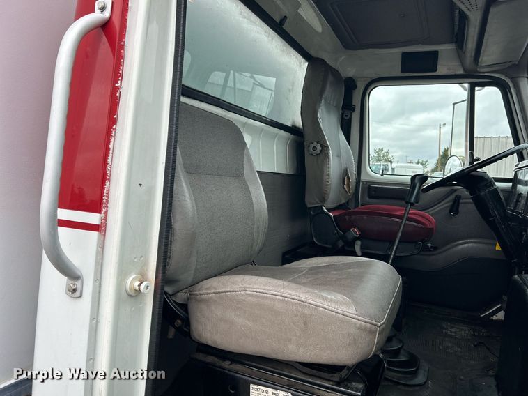 image for item KH9633 2001 International 4700  box truck