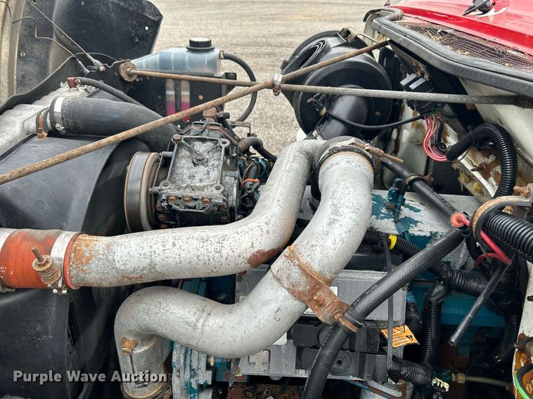 image for item KH9633 2001 International 4700  box truck