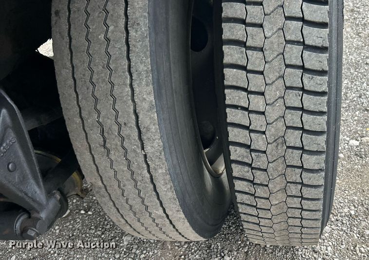 image for item KH9633 2001 International 4700  box truck