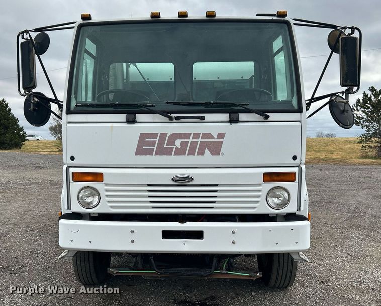 image for item KH9634 2007 Elgin Whirlwind  street sweeper truck