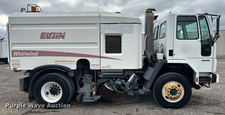 image for item KH9634 2007 Elgin Whirlwind  street sweeper truck
