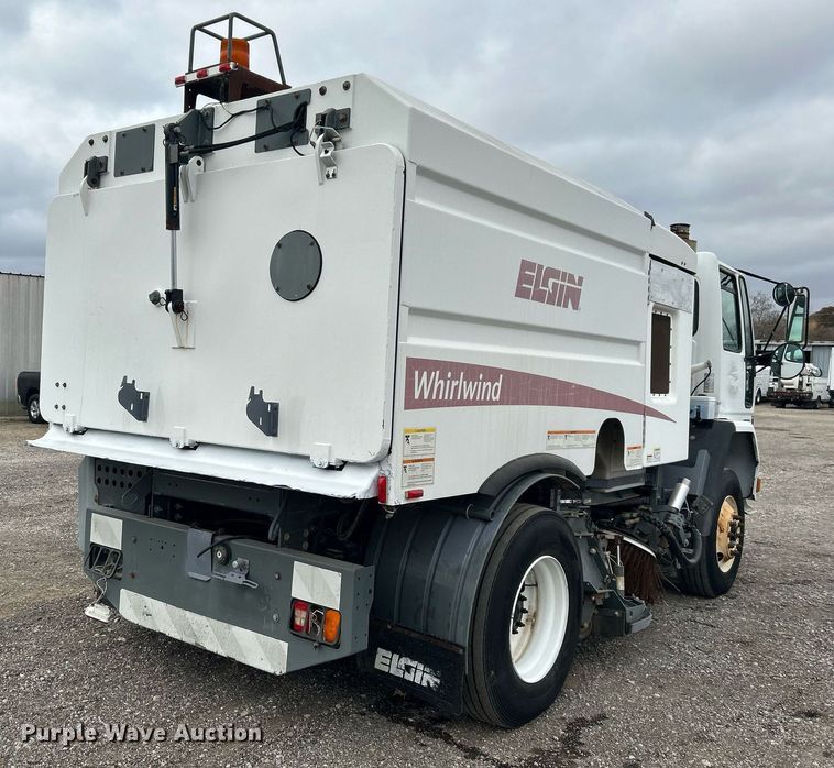 image for item KH9634 2007 Elgin Whirlwind  street sweeper truck