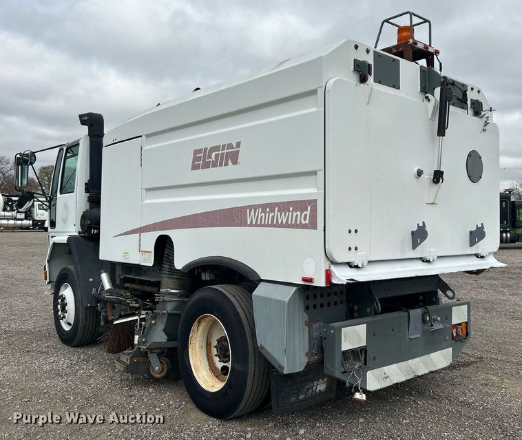 image for item KH9634 2007 Elgin Whirlwind  street sweeper truck