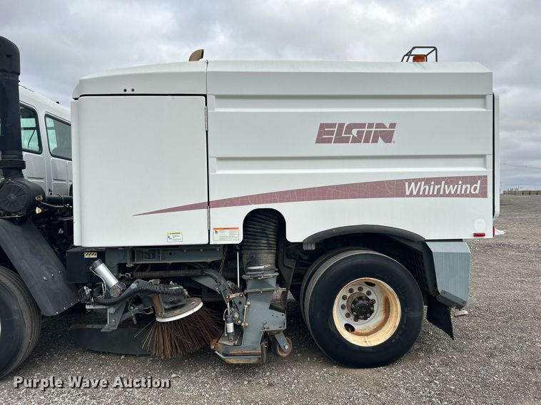 image for item KH9634 2007 Elgin Whirlwind  street sweeper truck