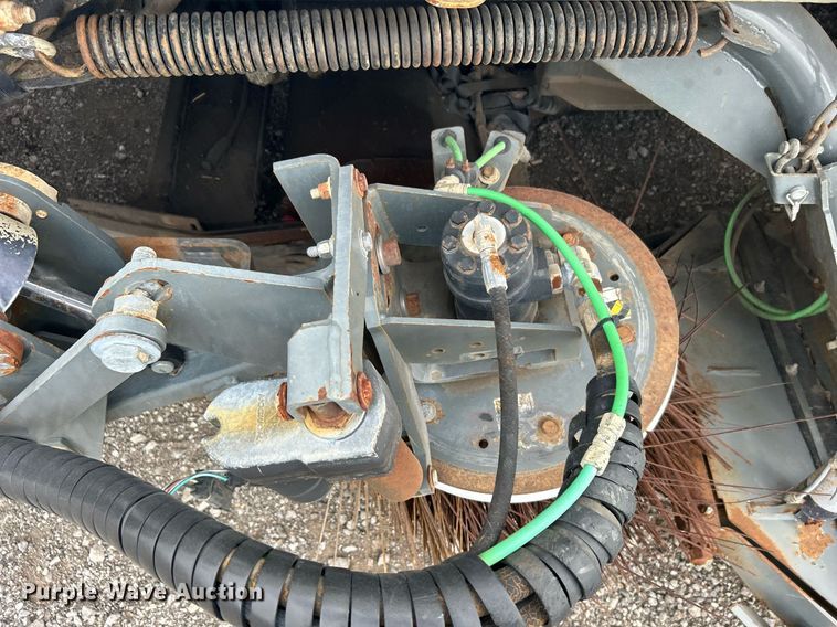 image for item KH9634 2007 Elgin Whirlwind  street sweeper truck