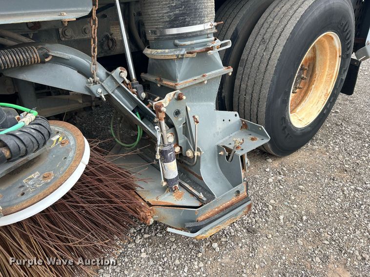 image for item KH9634 2007 Elgin Whirlwind  street sweeper truck