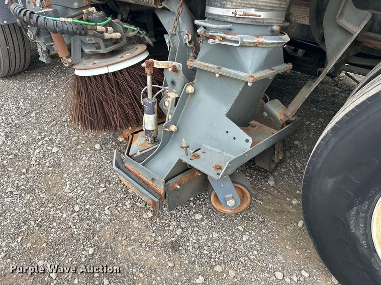 image for item KH9634 2007 Elgin Whirlwind  street sweeper truck