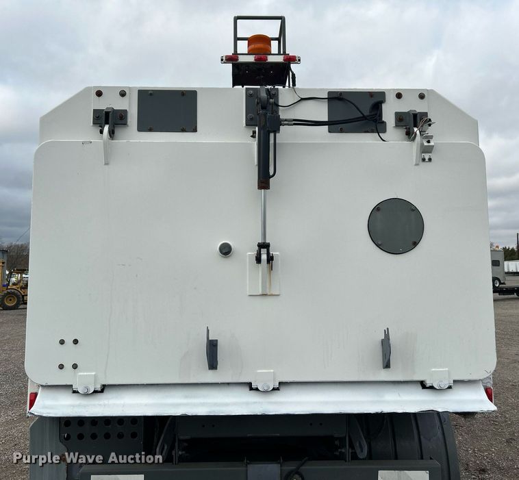 image for item KH9634 2007 Elgin Whirlwind  street sweeper truck