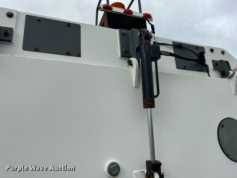 image for item KH9634 2007 Elgin Whirlwind  street sweeper truck