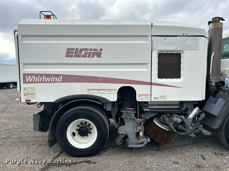 image for item KH9634 2007 Elgin Whirlwind  street sweeper truck
