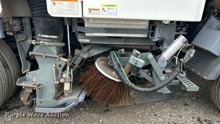 image for item KH9634 2007 Elgin Whirlwind  street sweeper truck