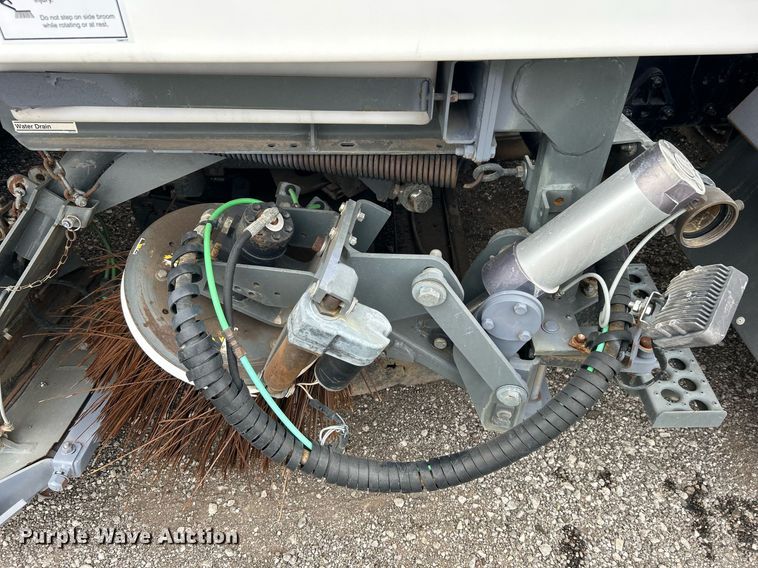 image for item KH9634 2007 Elgin Whirlwind  street sweeper truck