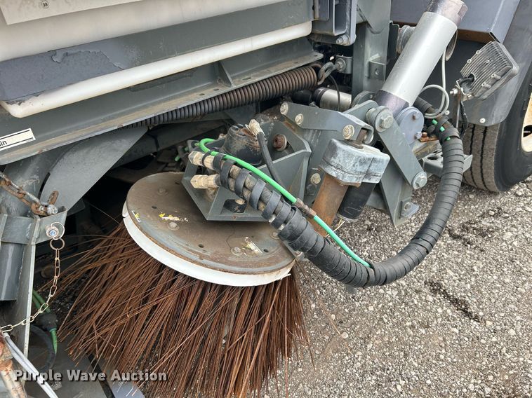 image for item KH9634 2007 Elgin Whirlwind  street sweeper truck