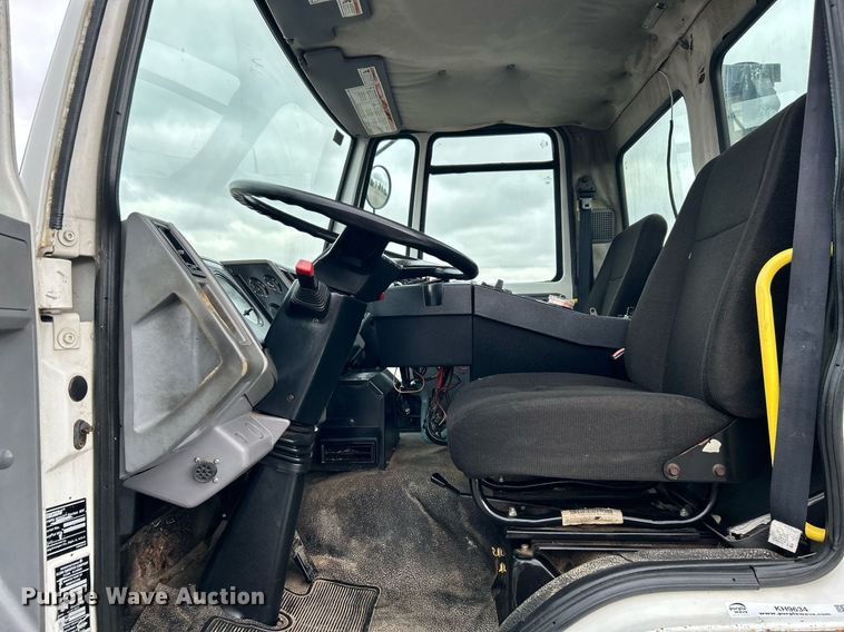 image for item KH9634 2007 Elgin Whirlwind  street sweeper truck