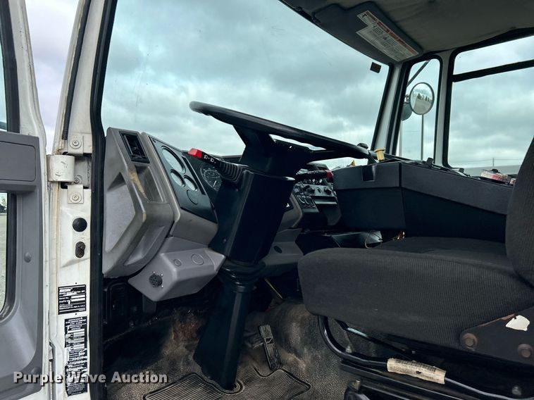 image for item KH9634 2007 Elgin Whirlwind  street sweeper truck