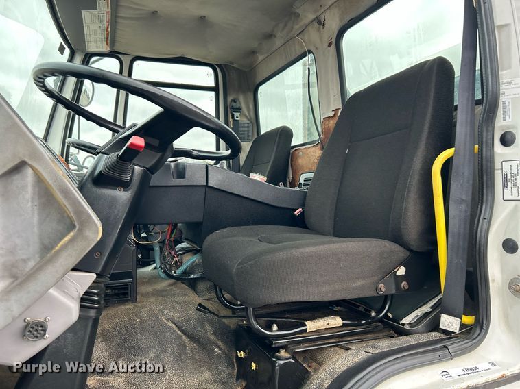 image for item KH9634 2007 Elgin Whirlwind  street sweeper truck