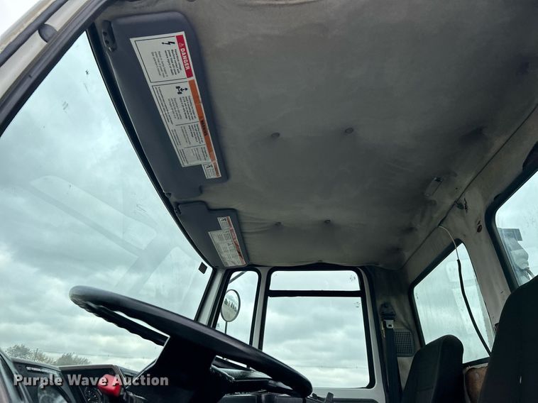 image for item KH9634 2007 Elgin Whirlwind  street sweeper truck