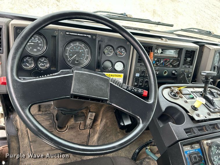 image for item KH9634 2007 Elgin Whirlwind  street sweeper truck