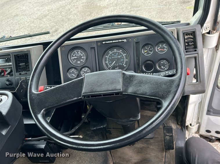 image for item KH9634 2007 Elgin Whirlwind  street sweeper truck