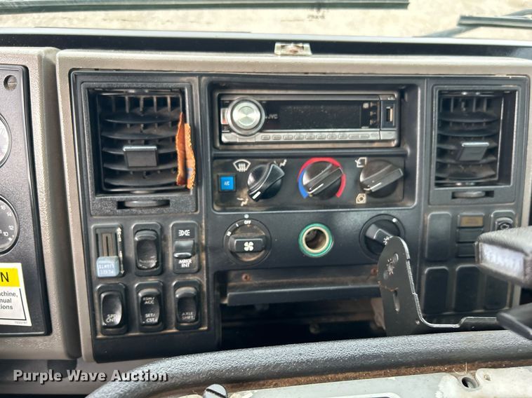 image for item KH9634 2007 Elgin Whirlwind  street sweeper truck