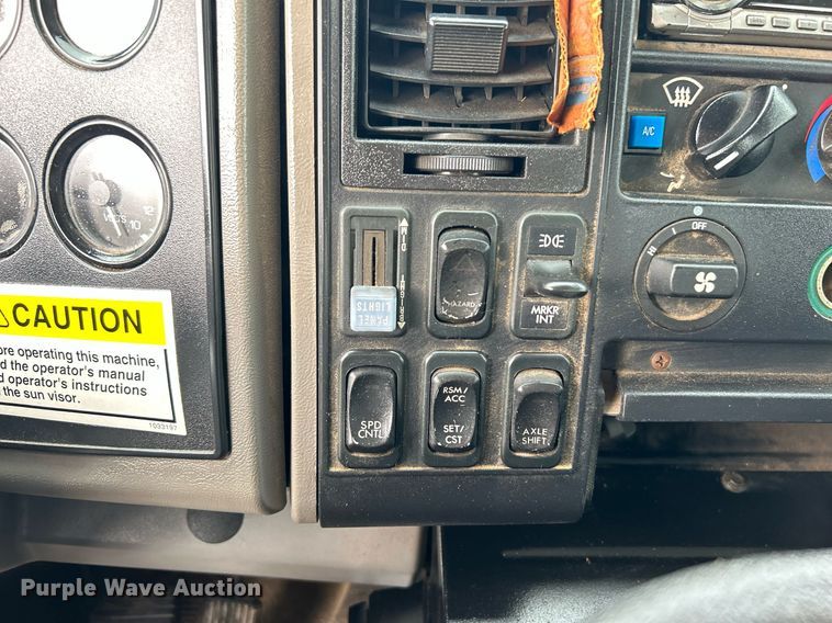 image for item KH9634 2007 Elgin Whirlwind  street sweeper truck