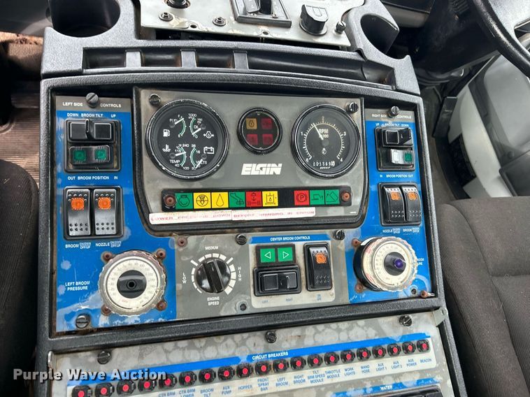 image for item KH9634 2007 Elgin Whirlwind  street sweeper truck