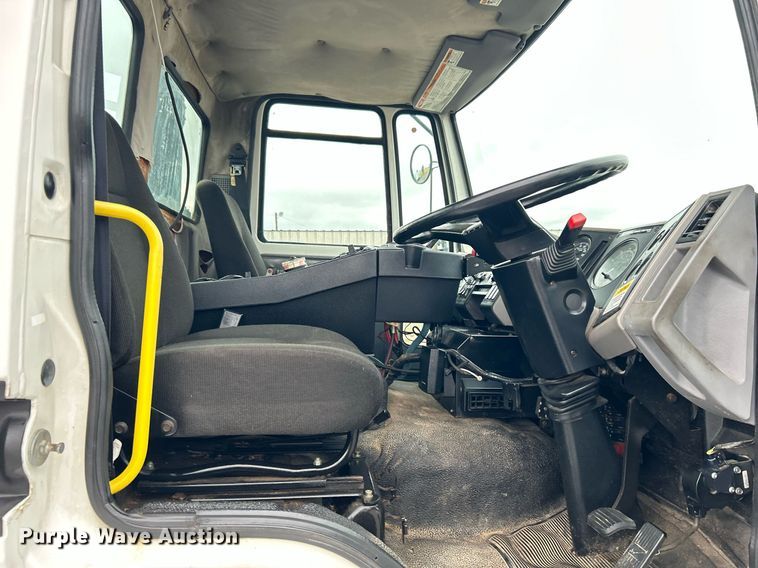 image for item KH9634 2007 Elgin Whirlwind  street sweeper truck