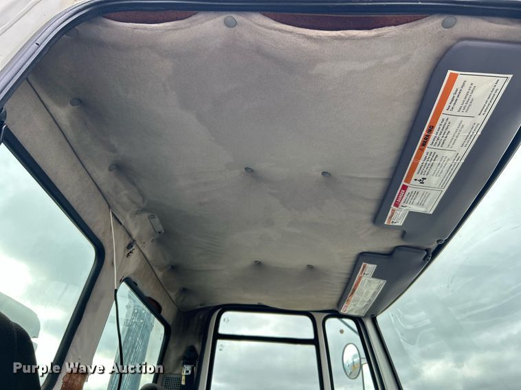 image for item KH9634 2007 Elgin Whirlwind  street sweeper truck