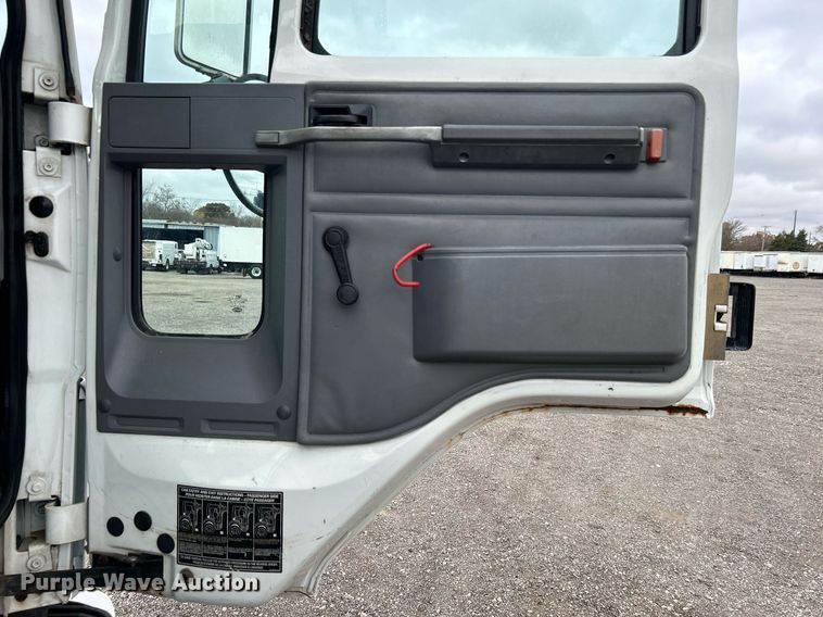 image for item KH9634 2007 Elgin Whirlwind  street sweeper truck