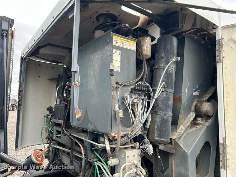 image for item KH9634 2007 Elgin Whirlwind  street sweeper truck