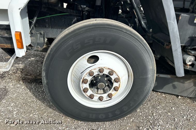 image for item KH9634 2007 Elgin Whirlwind  street sweeper truck