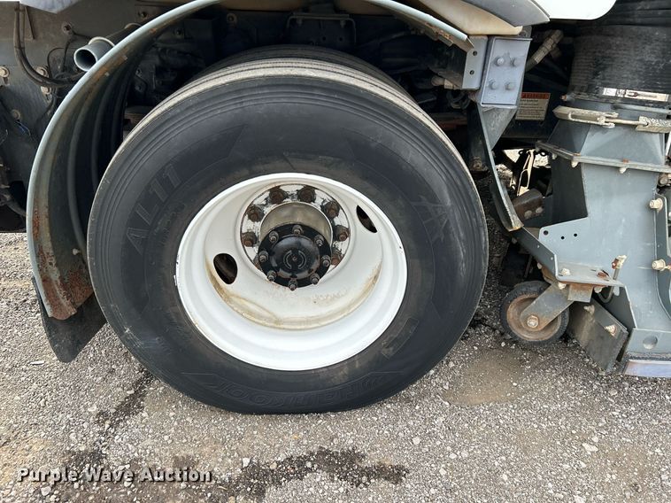 image for item KH9634 2007 Elgin Whirlwind  street sweeper truck