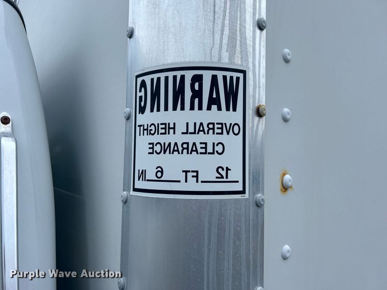 image for item KH9649 2015 Ford F650 Super Duty XLT  box truck