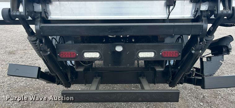 image for item KH9649 2015 Ford F650 Super Duty XLT  box truck