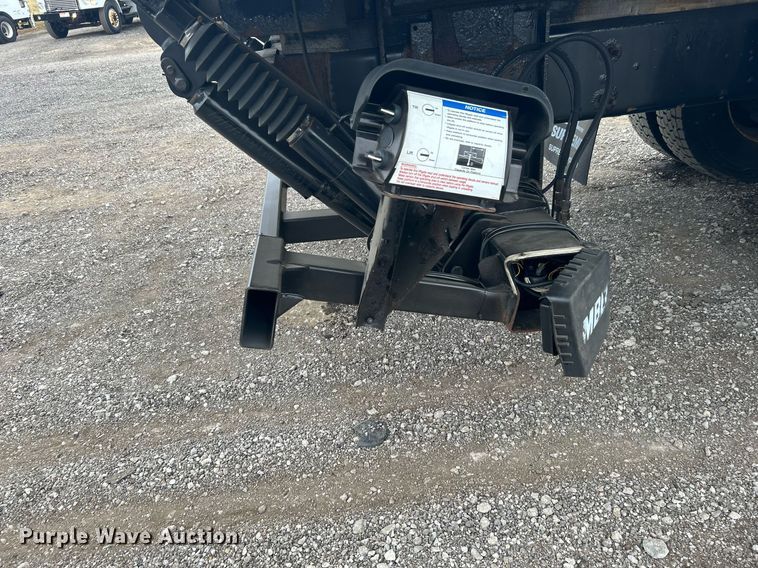 image for item KH9649 2015 Ford F650 Super Duty XLT  box truck