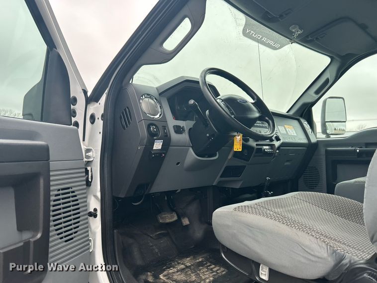 image for item KH9649 2015 Ford F650 Super Duty XLT  box truck