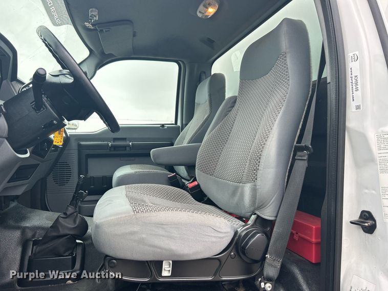 image for item KH9649 2015 Ford F650 Super Duty XLT  box truck