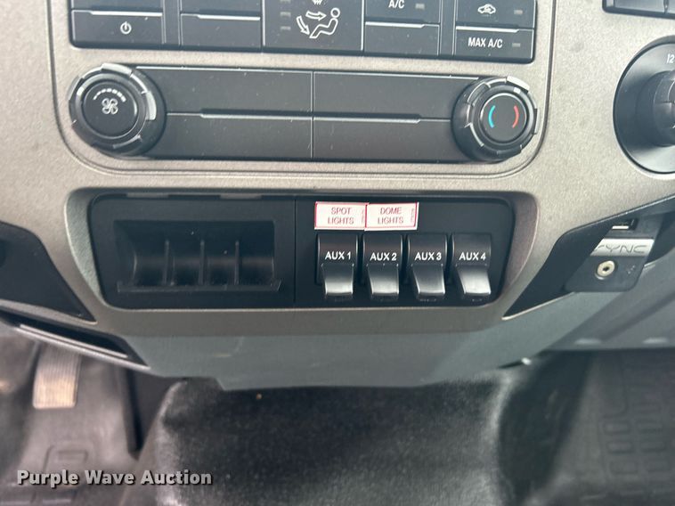 image for item KH9649 2015 Ford F650 Super Duty XLT  box truck