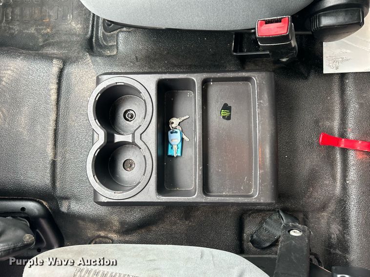 image for item KH9649 2015 Ford F650 Super Duty XLT  box truck