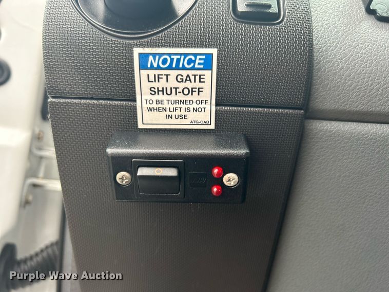 image for item KH9649 2015 Ford F650 Super Duty XLT  box truck