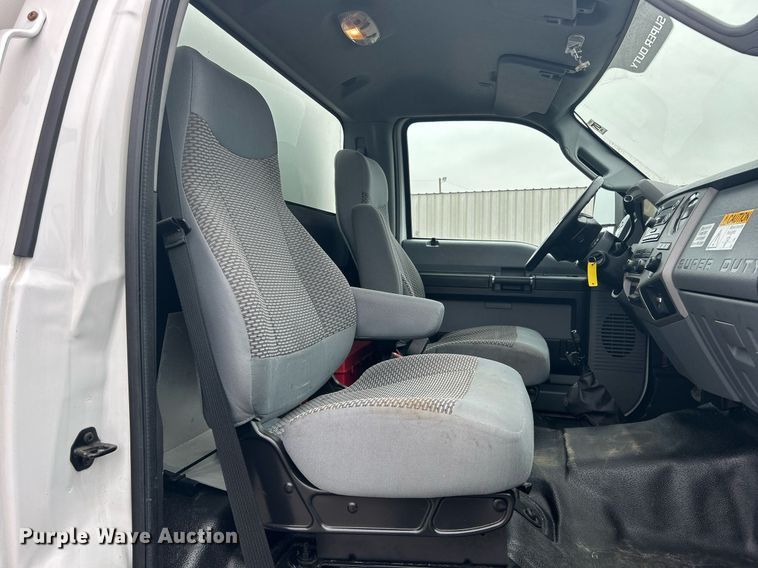 image for item KH9649 2015 Ford F650 Super Duty XLT  box truck