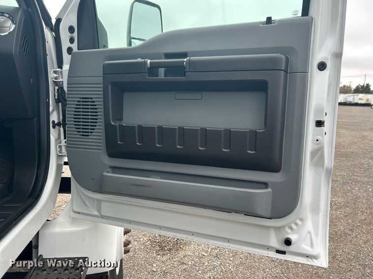 image for item KH9649 2015 Ford F650 Super Duty XLT  box truck