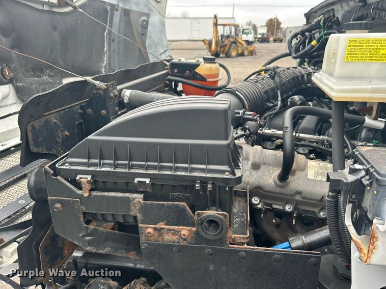 image for item KH9649 2015 Ford F650 Super Duty XLT  box truck