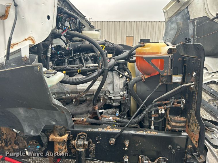 image for item KH9649 2015 Ford F650 Super Duty XLT  box truck