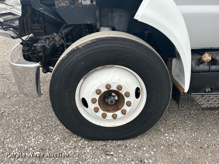 image for item KH9649 2015 Ford F650 Super Duty XLT  box truck