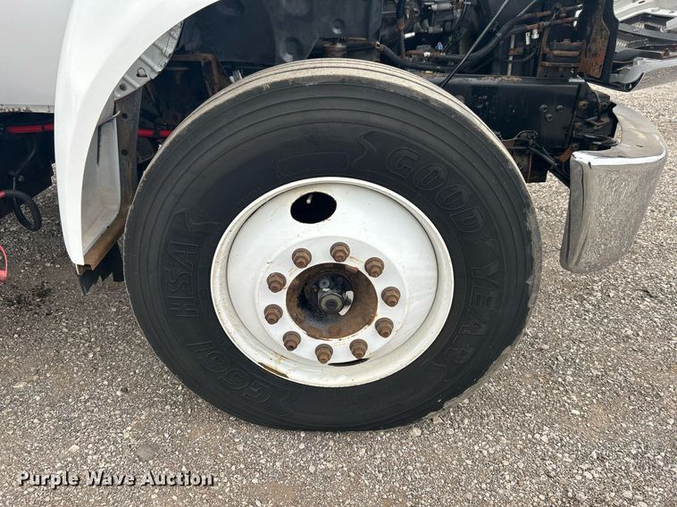 image for item KH9649 2015 Ford F650 Super Duty XLT  box truck