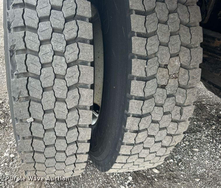 image for item KH9649 2015 Ford F650 Super Duty XLT  box truck